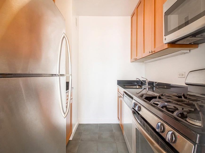 350 W 51st St - Photo 5 of 6