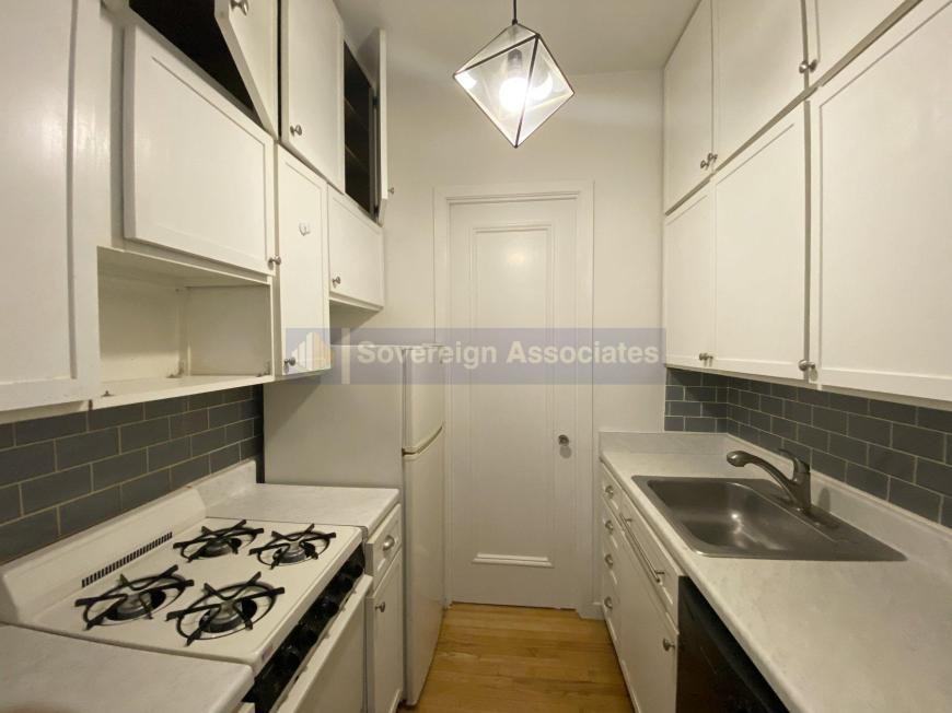 306 W 107th St - Photo 4 of 10
