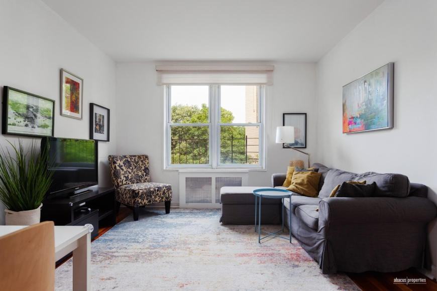 715 Ocean Pkwy - Photo 2 of 10