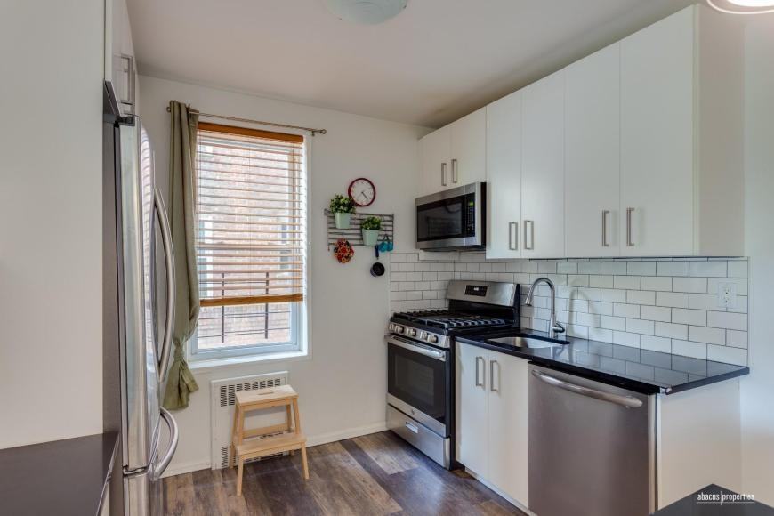 715 Ocean Pkwy - Photo 4 of 10