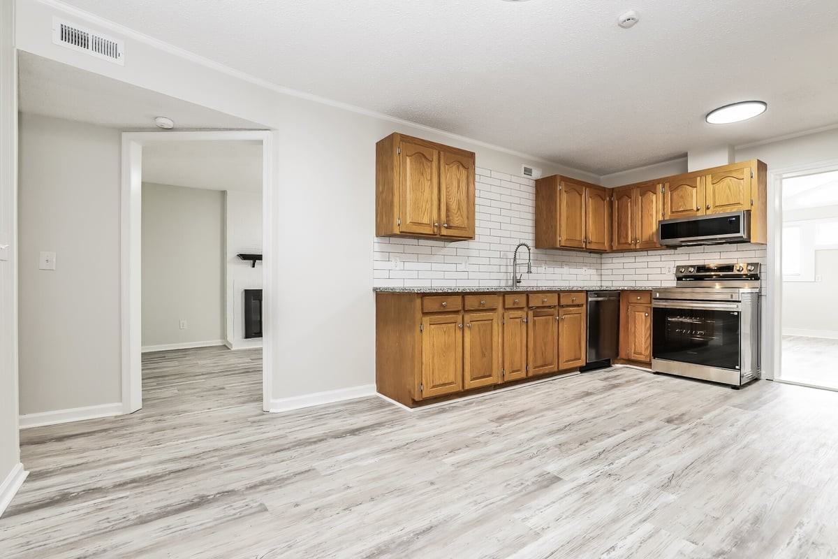5401 Bayberry Ln - Photo 2 of 15