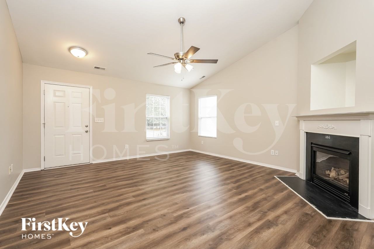 520 Martha Ct - Photo 3 of 19