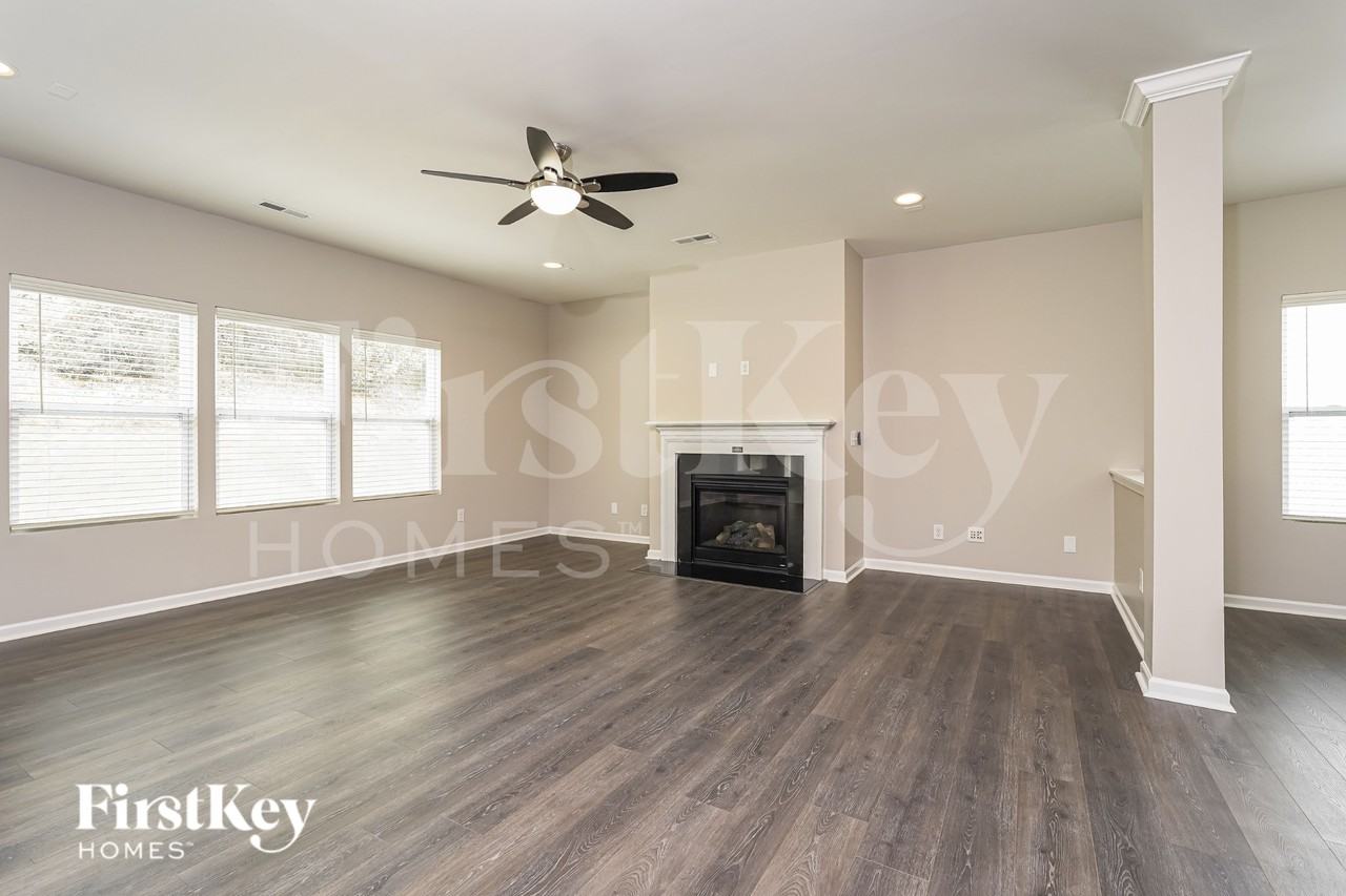 4670 Wesmar Ct - Photo 2 of 19