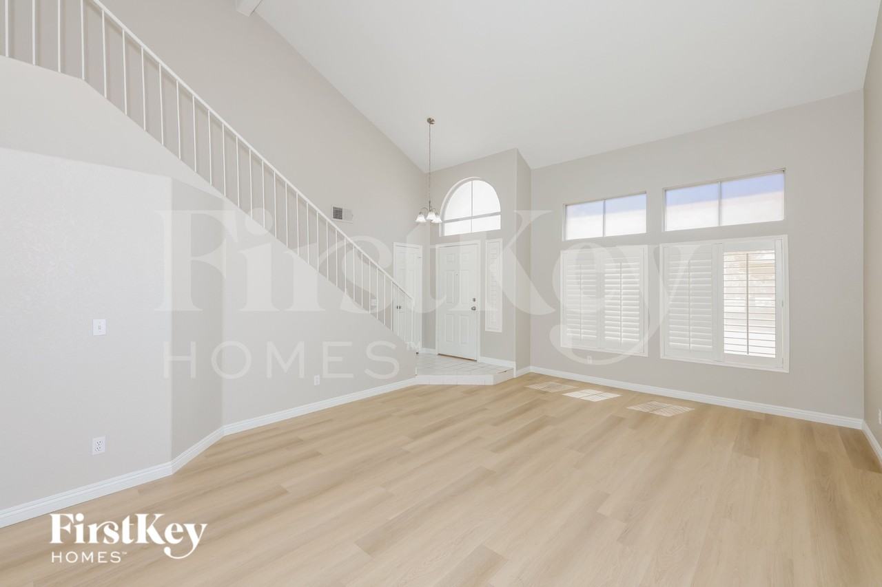 277 Fairbrook Dr - Photo 2 of 19