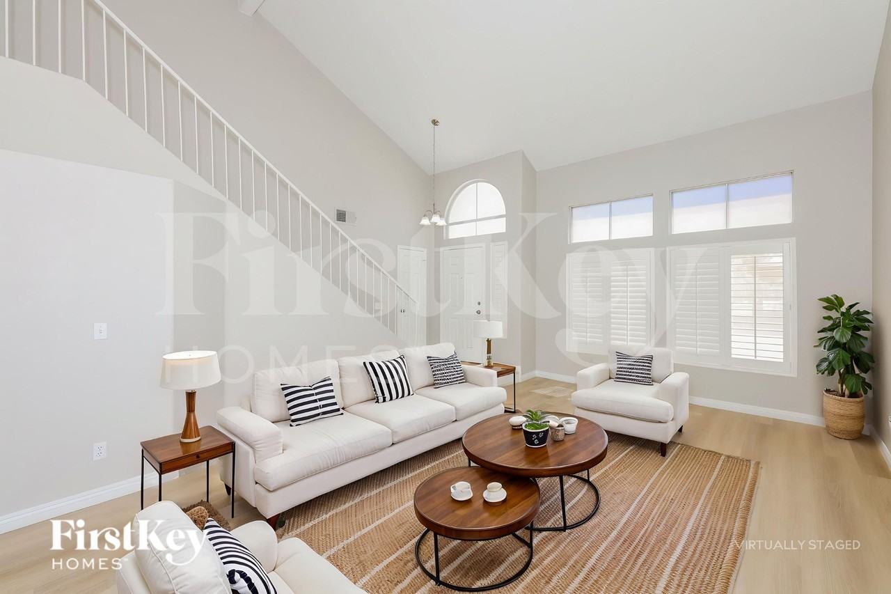 277 Fairbrook Dr - Photo 3 of 19
