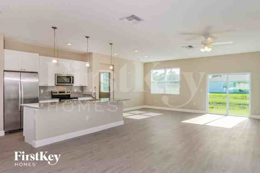 2787 Foster Rd Se - Photo 2 of 16
