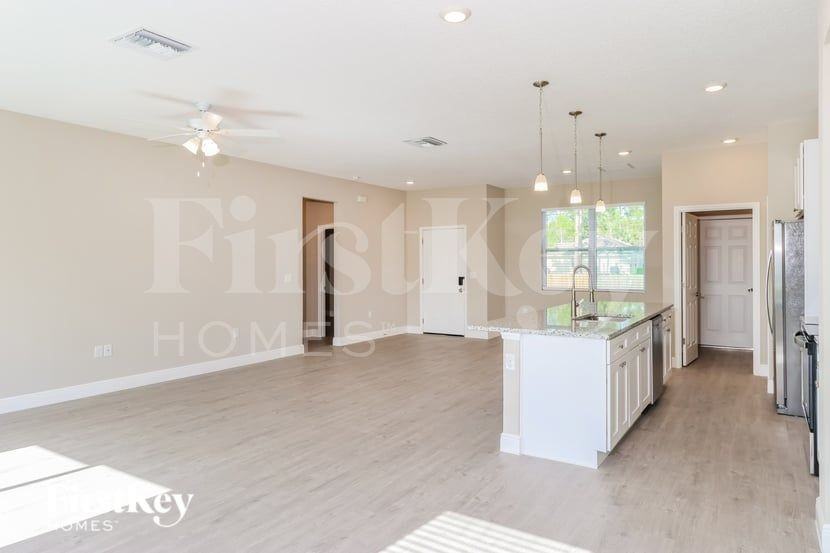 2787 Foster Rd Se - Photo 3 of 16