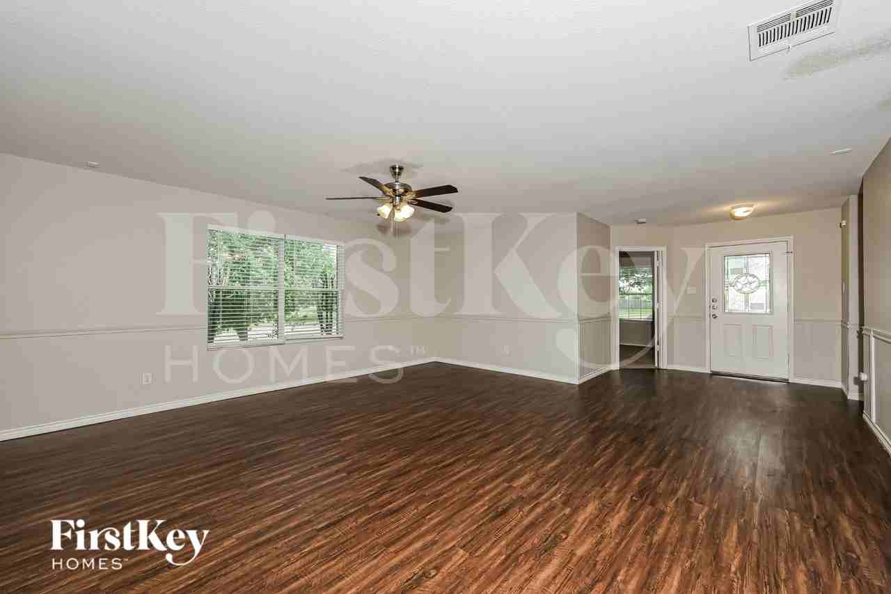 229 Silver Spur Dr - Photo 2 of 19