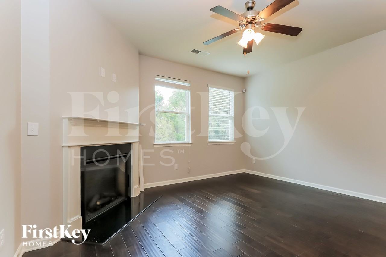 569 Carleton Pl - Photo 3 of 15