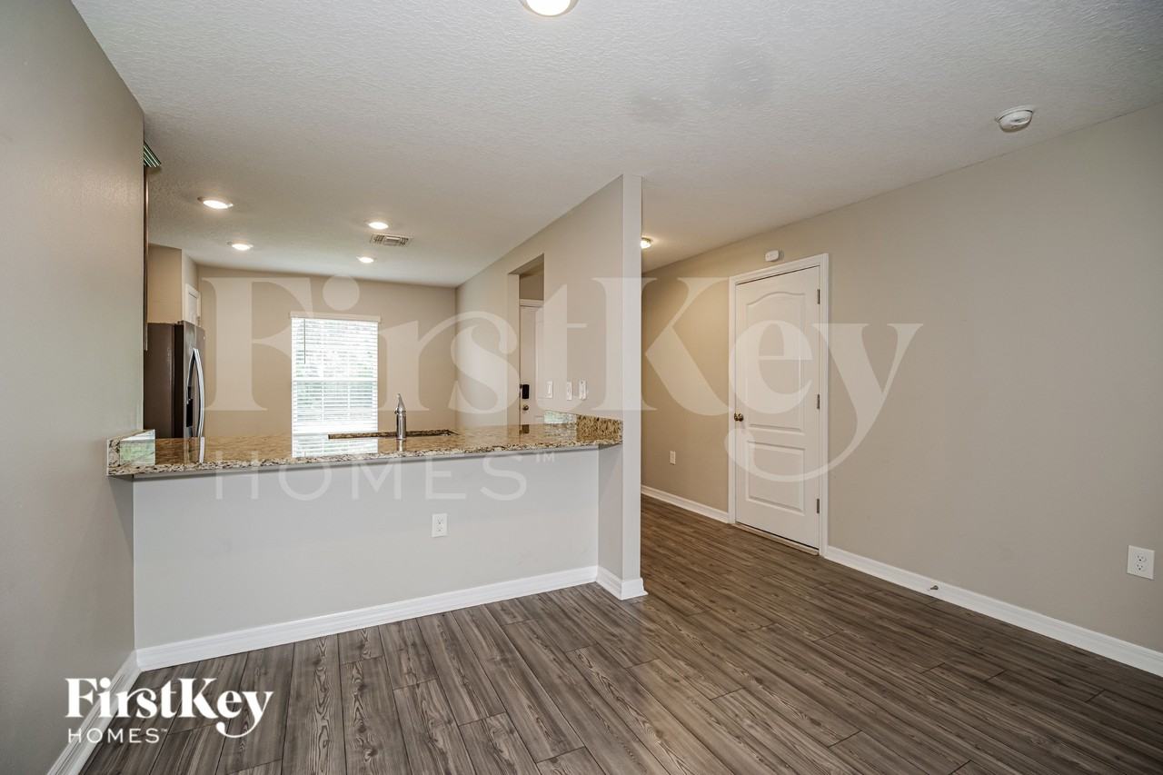 280 Edgevale Rd Se - Photo 4 of 19