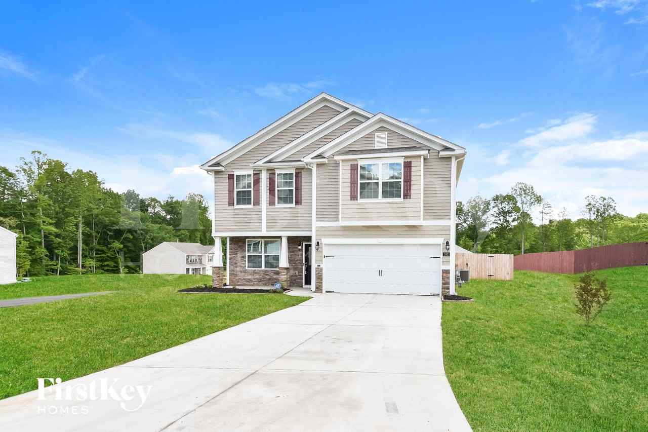 342 Royce Dr - Photo 2 of 15