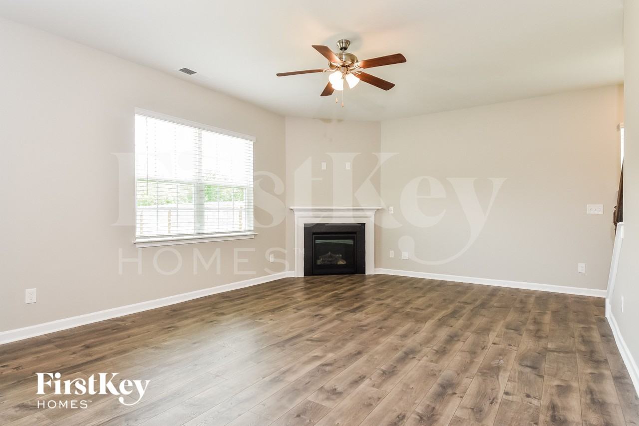 342 Royce Dr - Photo 3 of 15