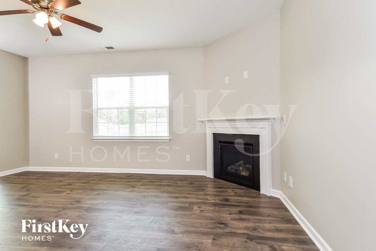 342 Royce Dr - Photo 4 of 15