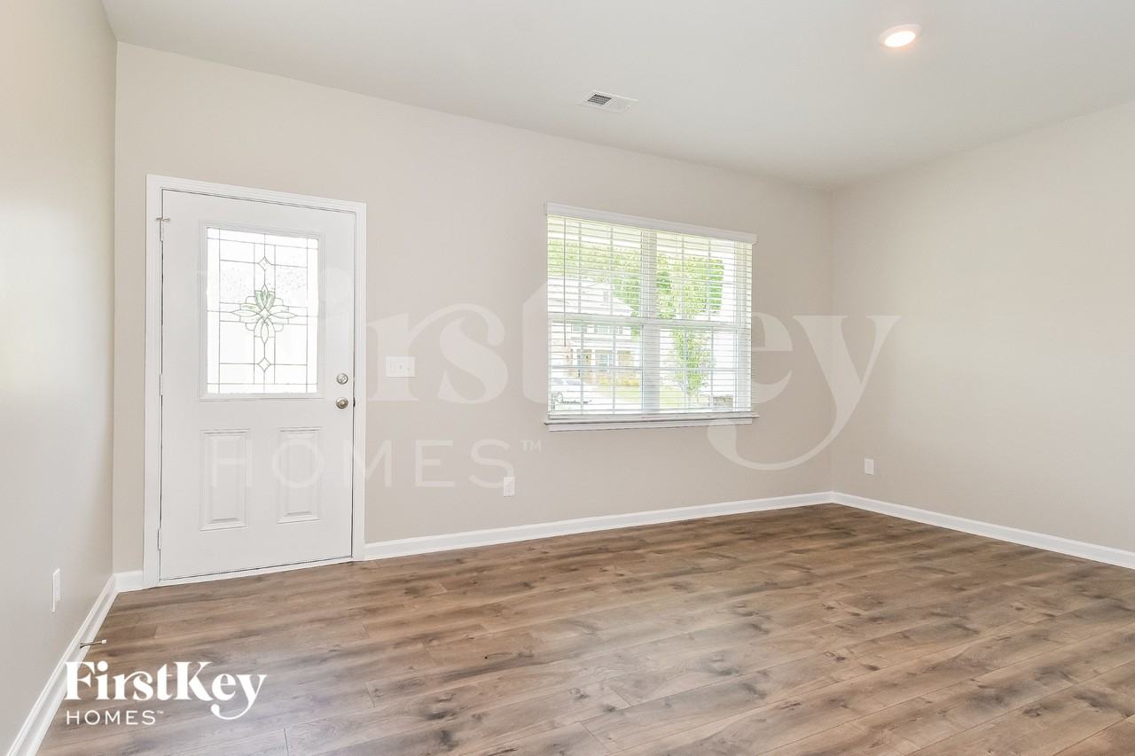 342 Royce Dr - Photo 5 of 15