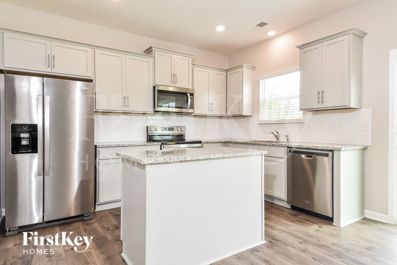 342 Royce Dr - Photo 6 of 15