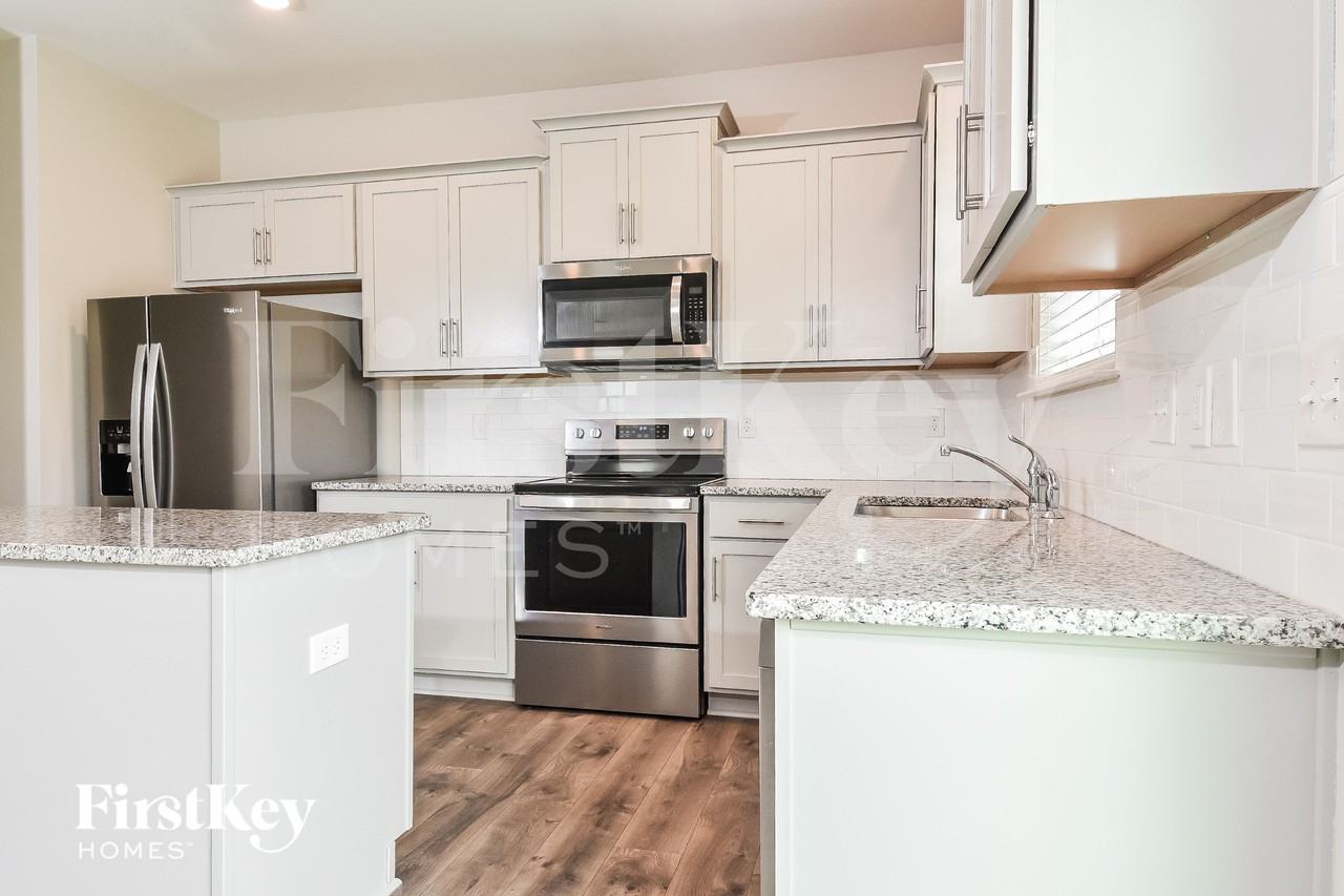 342 Royce Dr - Photo 7 of 15