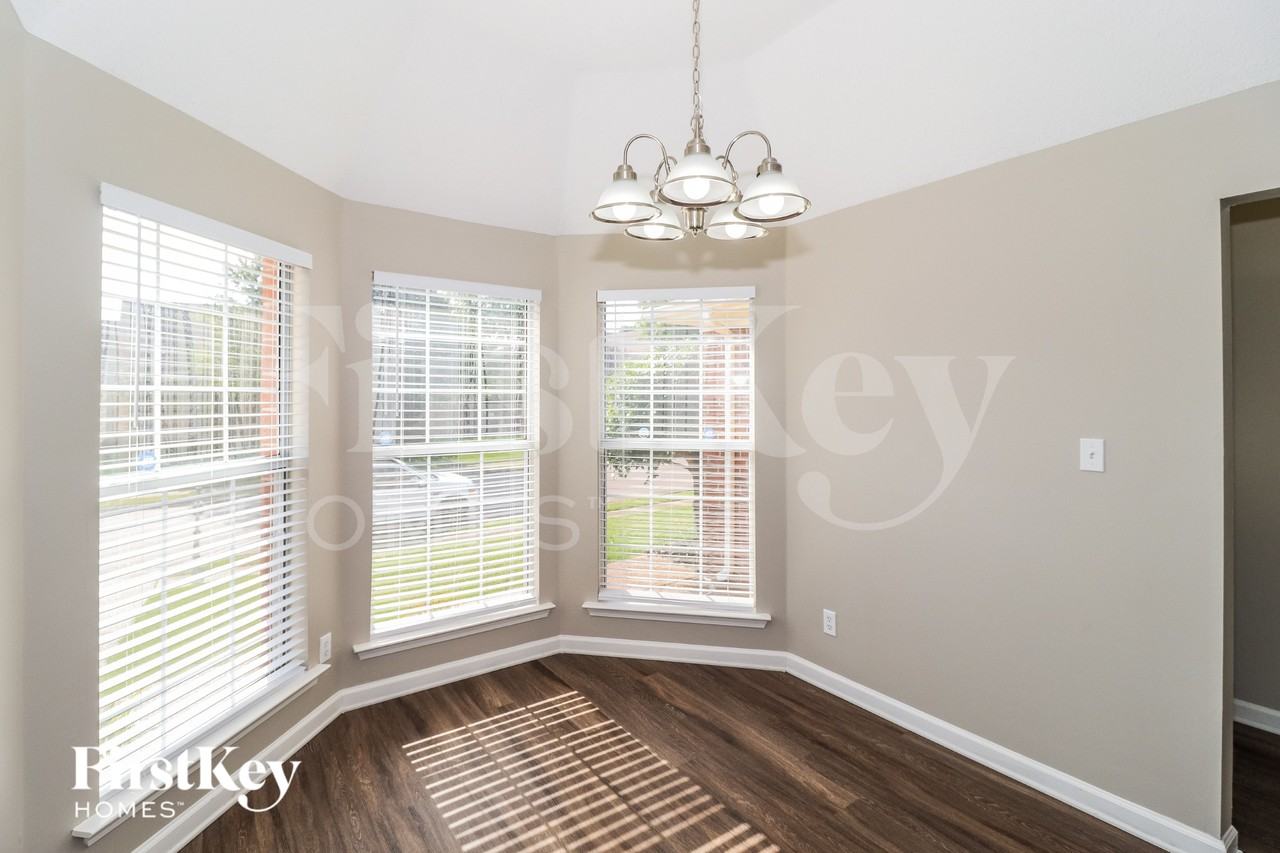 1060 Mossy Knoll Dr - Photo 5 of 15