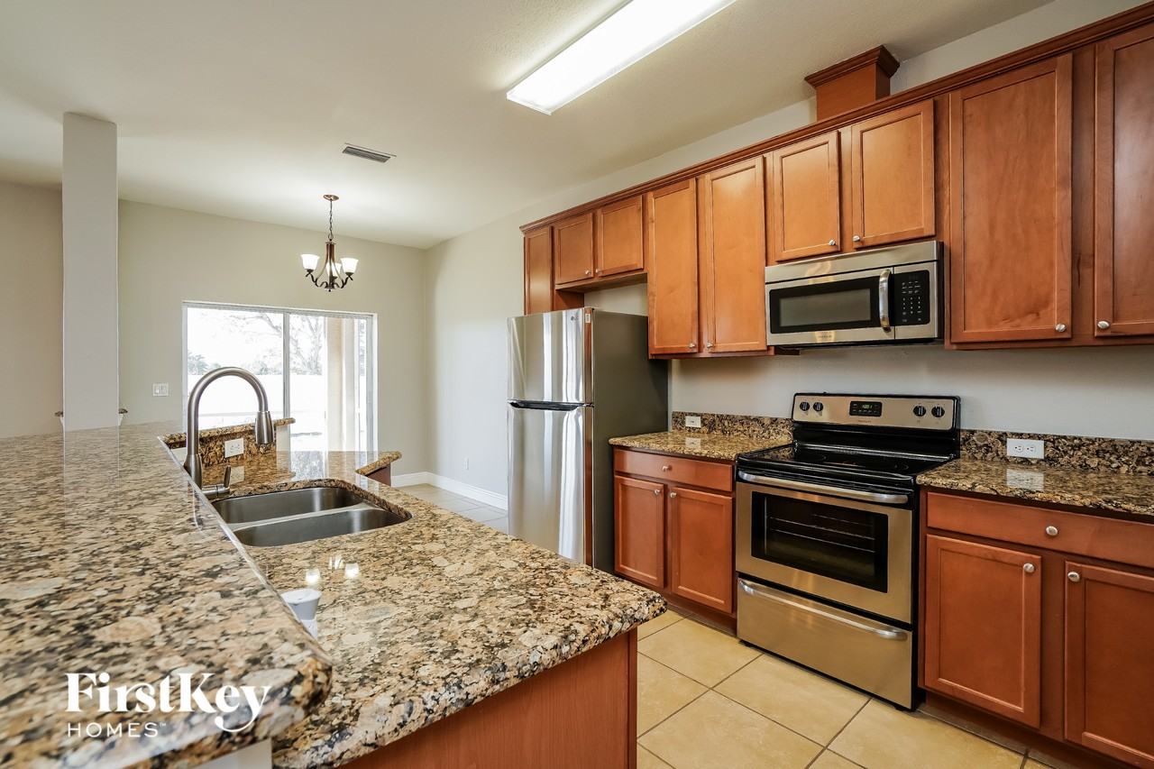 1720 Nw 9th Ter - Photo 4 of 15