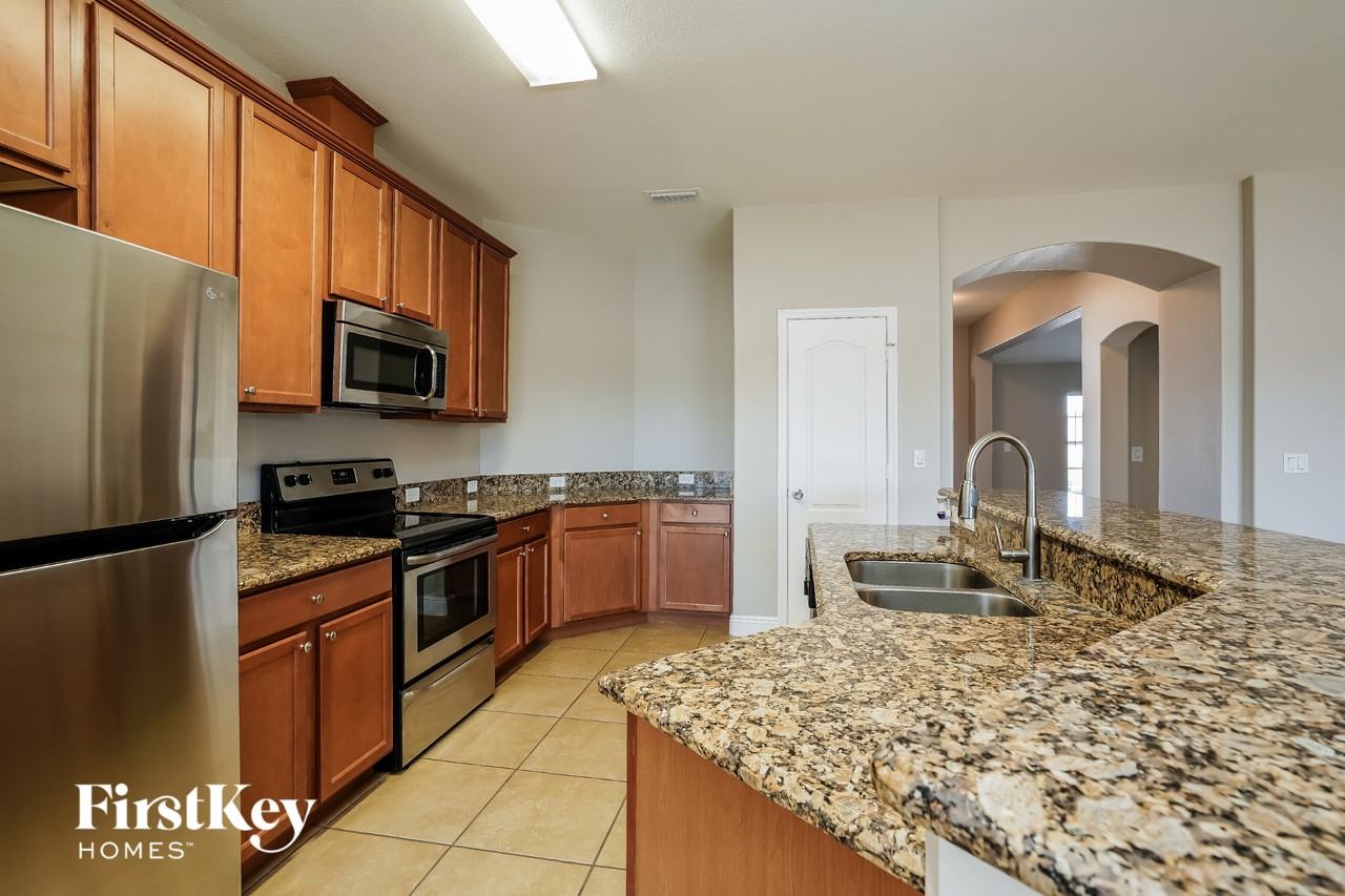 1720 Nw 9th Ter - Photo 5 of 15
