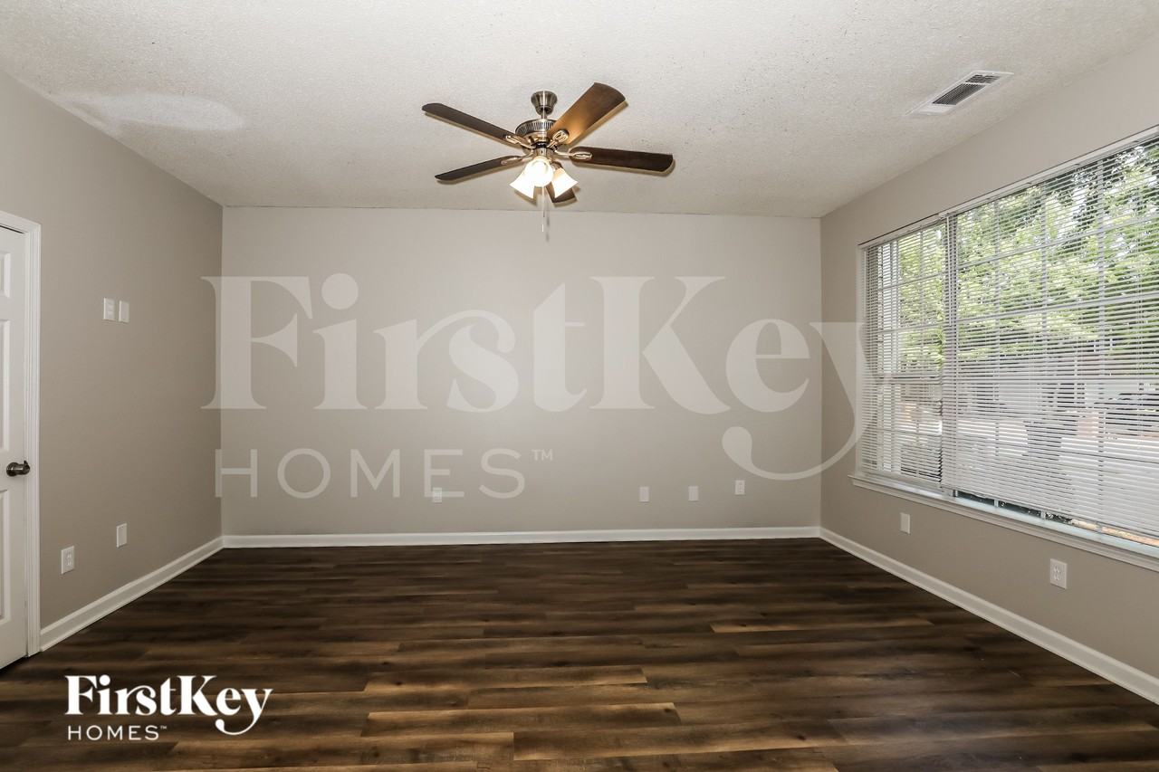 2411 Brianna Dr - Photo 2 of 19