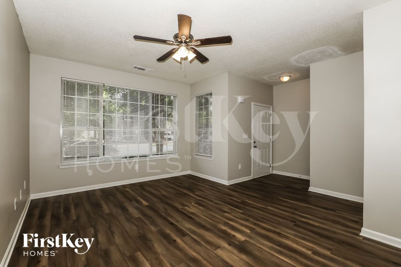 2411 Brianna Dr - Photo 3 of 19