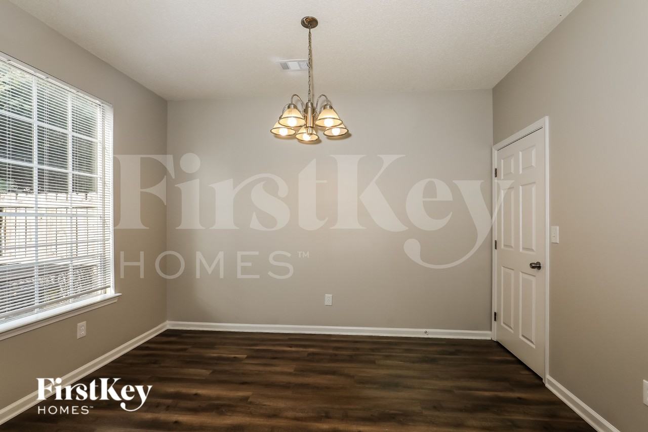 2411 Brianna Dr - Photo 5 of 19