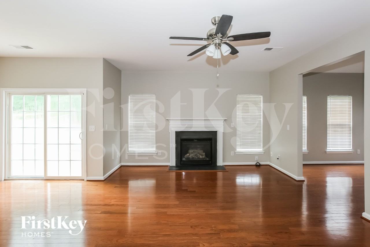 1041 Canopy Dr - Photo 4 of 16