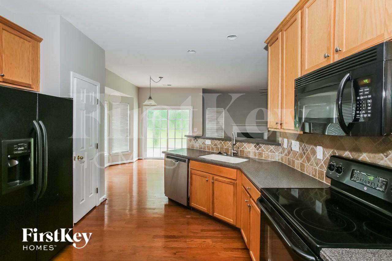 1041 Canopy Dr - Photo 7 of 16