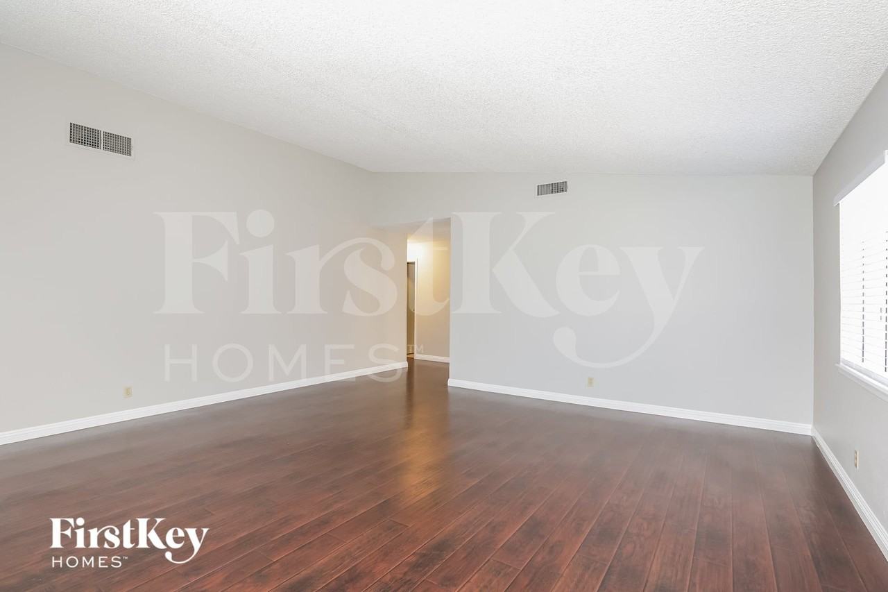 708 Purcell Dr - Photo 4 of 15