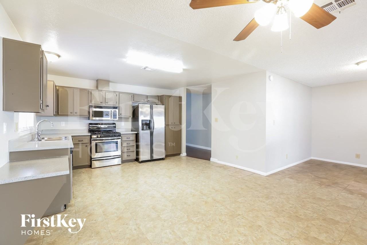 708 Purcell Dr - Photo 5 of 15