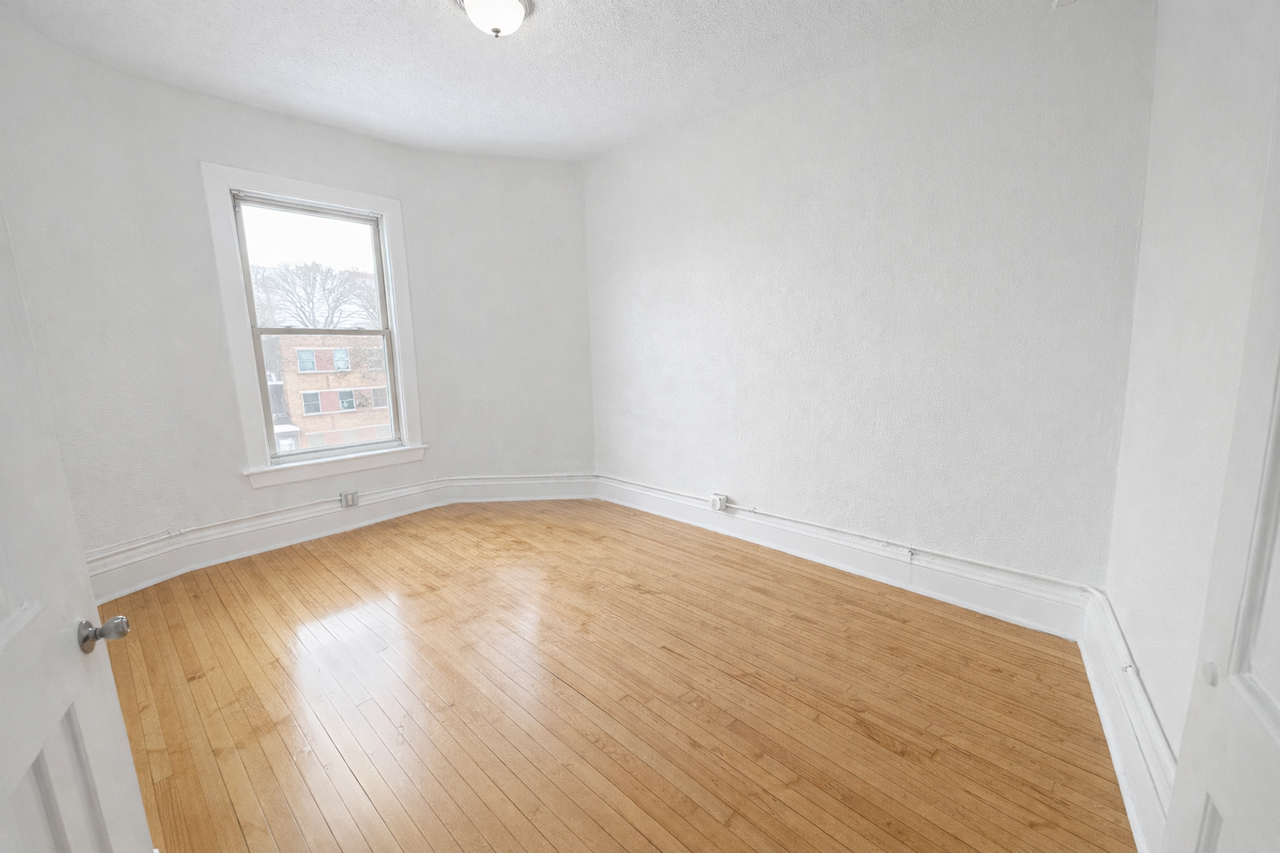 812 4th St SE - Photo 3 of 12