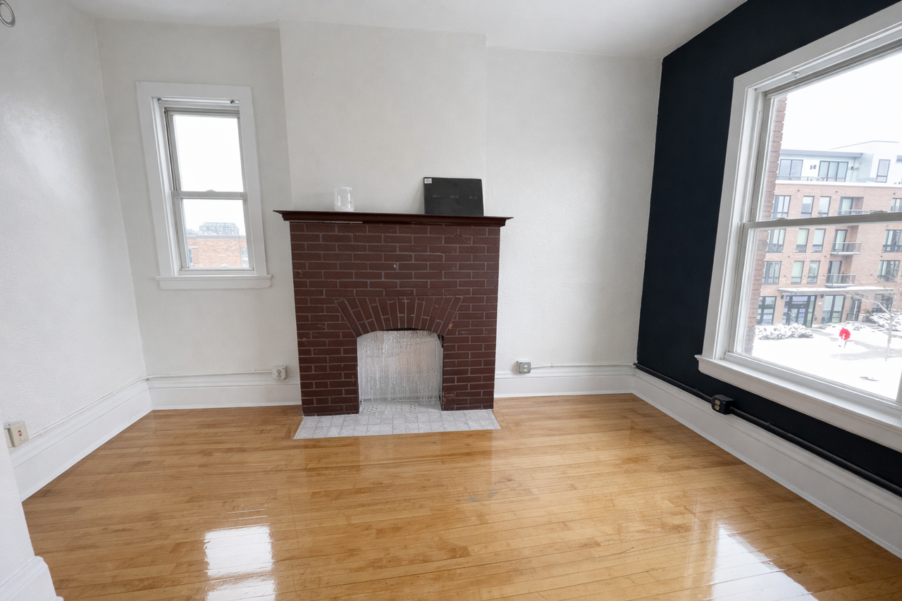 812 4th St SE - Photo 5 of 12