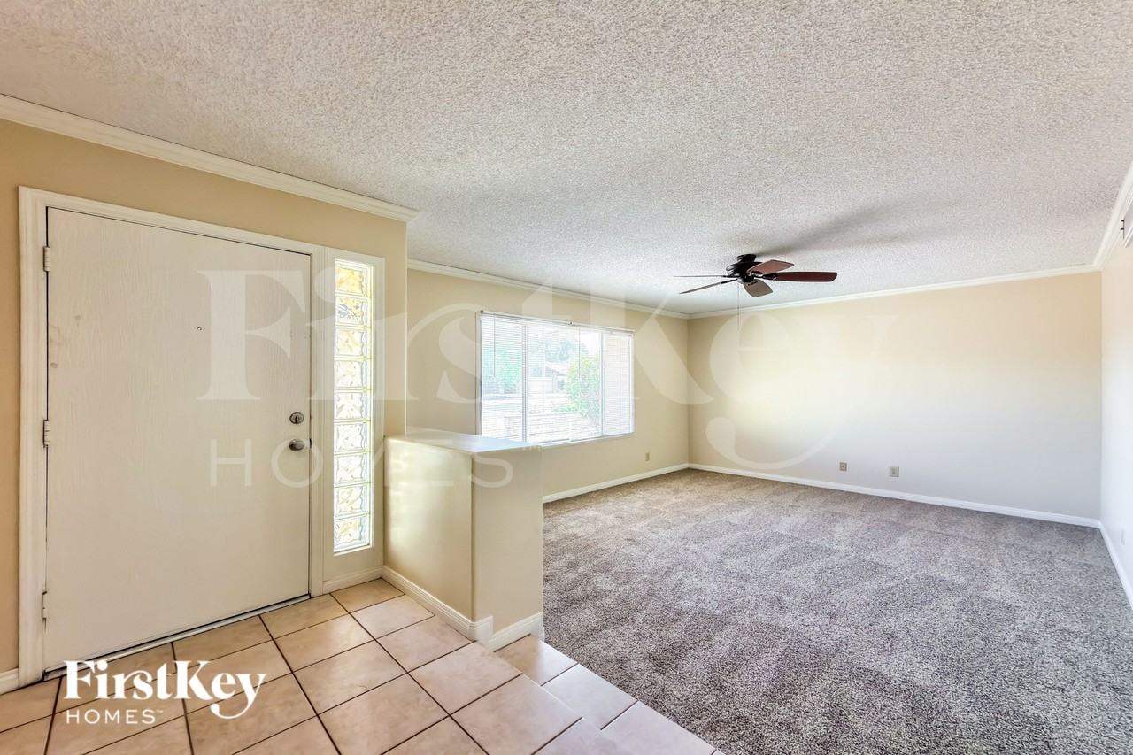 813 E Todd Dr - Photo 2 of 19