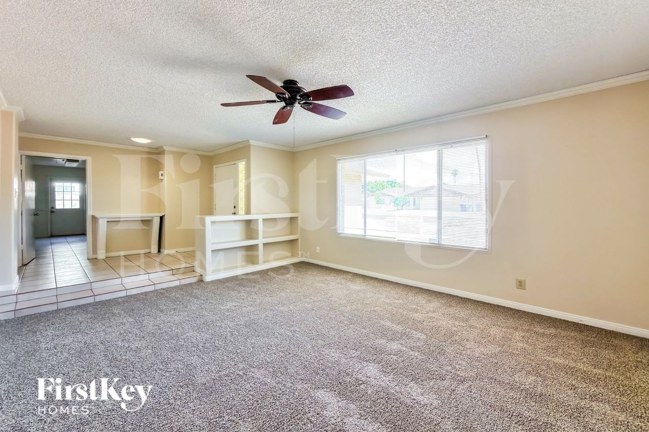813 E Todd Dr - Photo 3 of 19