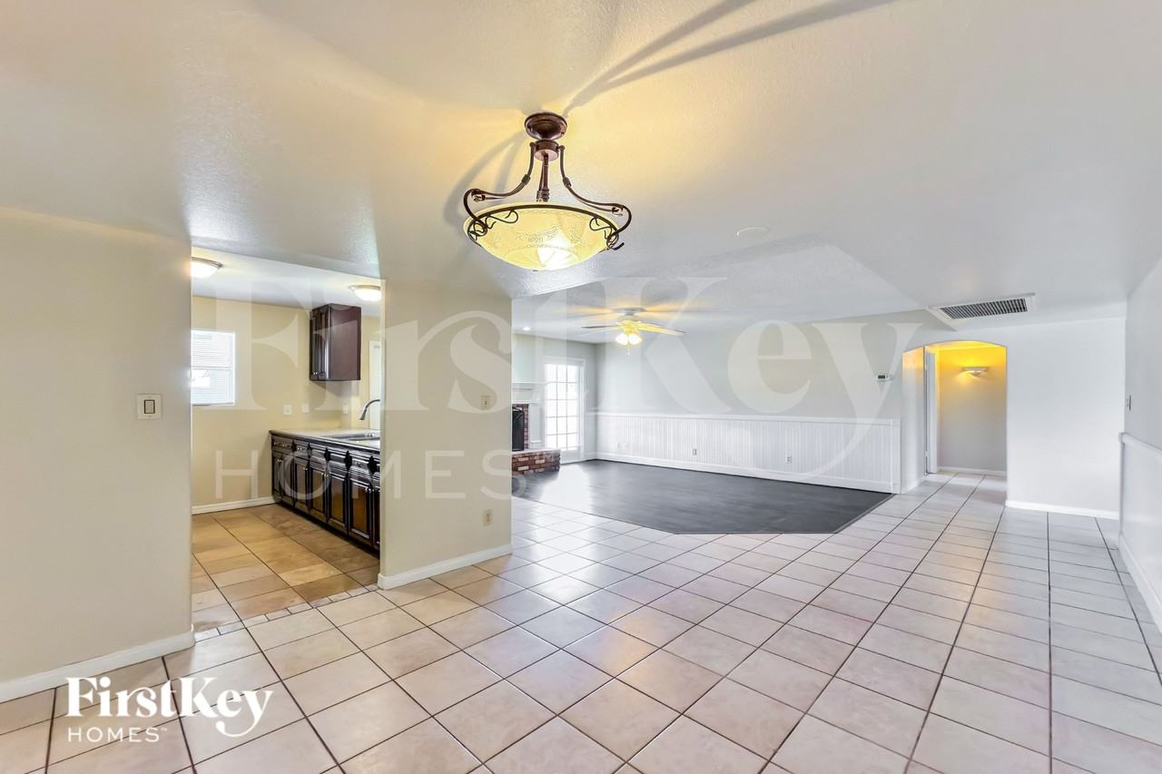 813 E Todd Dr - Photo 6 of 19