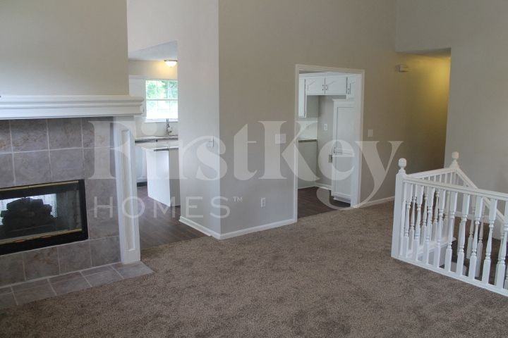 619 N Crest Dr - Photo 2 of 20