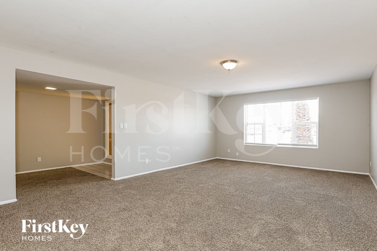 4809 W Laurel Ln - Photo 2 of 19