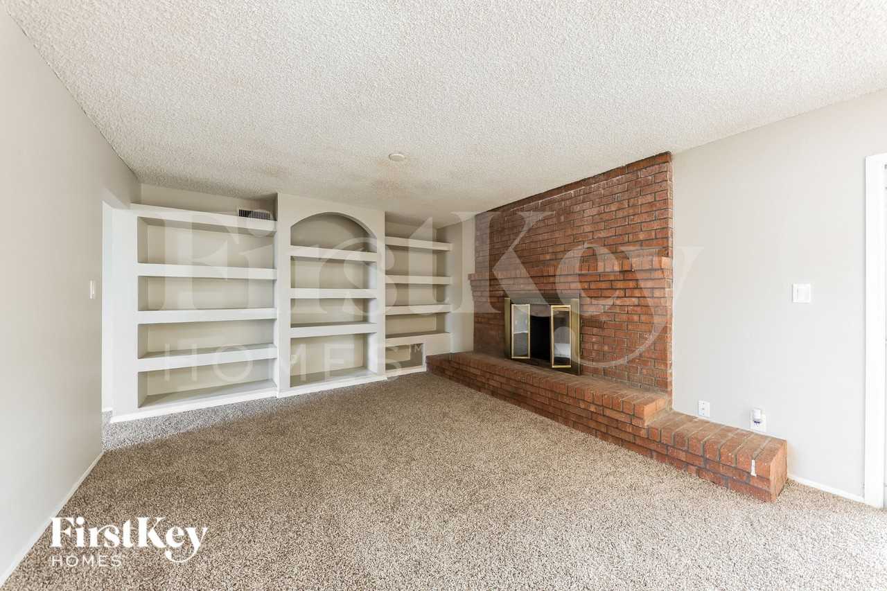 3730 W Hartford Ave - Photo 4 of 19