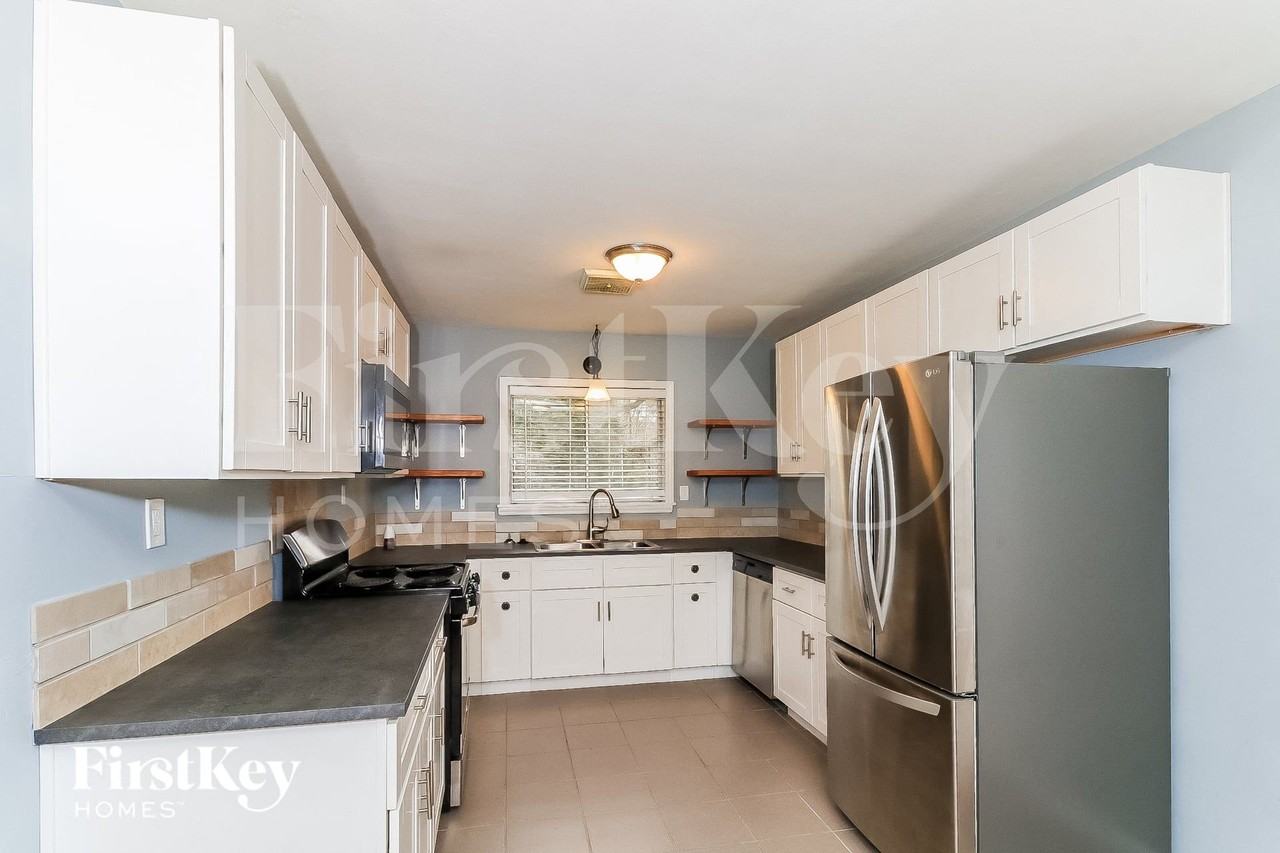 3453 Woods Dr - Photo 5 of 15