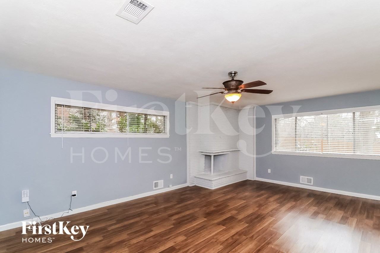 3453 Woods Dr - Photo 6 of 15