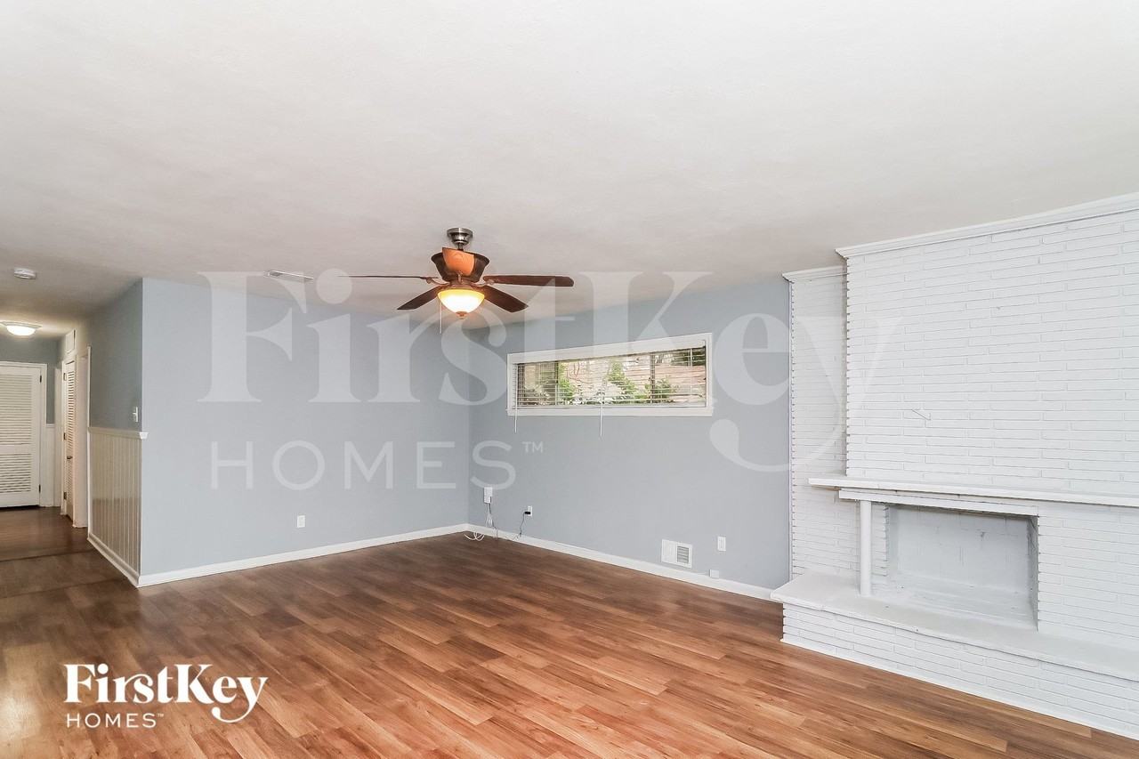 3453 Woods Dr - Photo 7 of 15