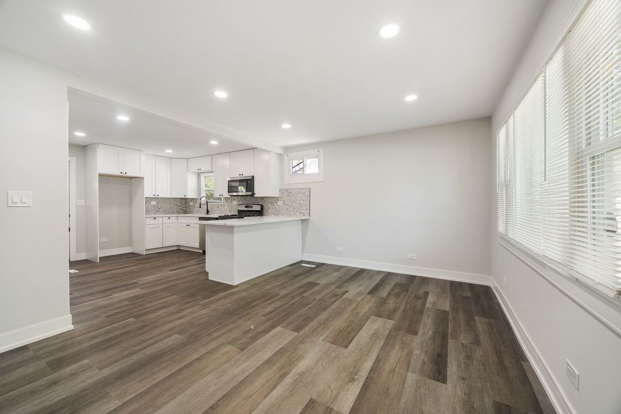 16752 Artesian Ave - Photo 3 of 18