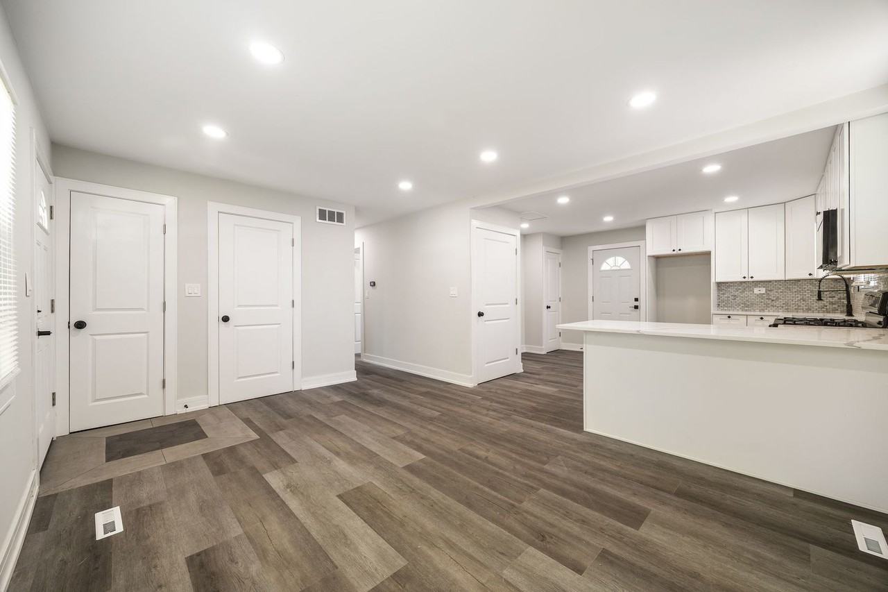 16752 Artesian Ave - Photo 4 of 18