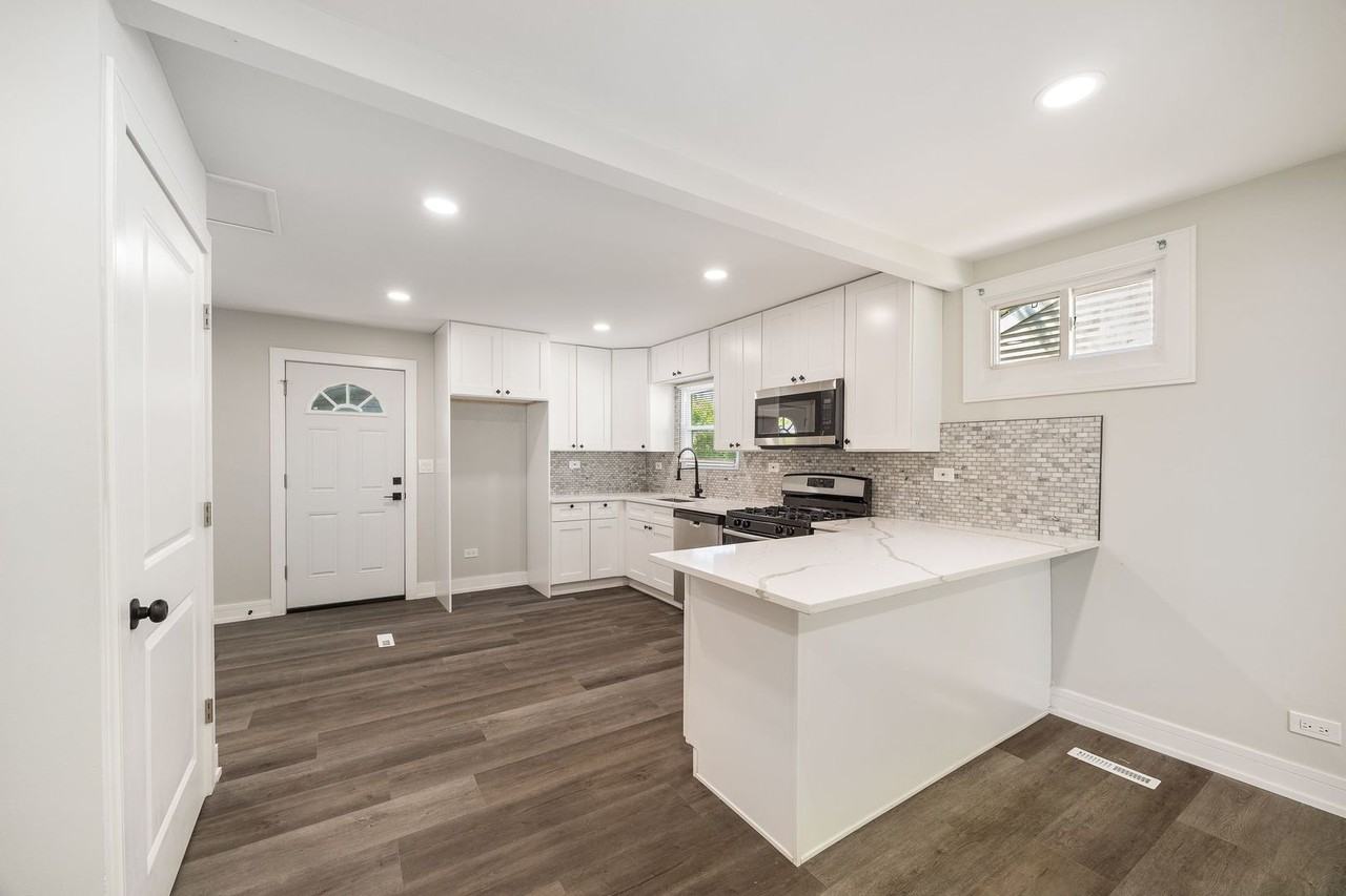 16752 Artesian Ave - Photo 5 of 18