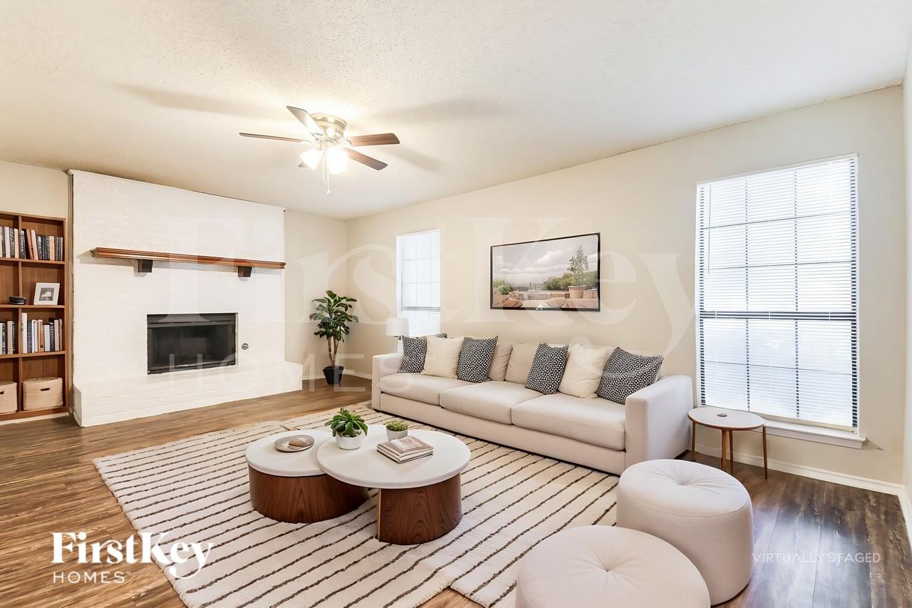 1403 Bradford Pl - Photo 3 of 19