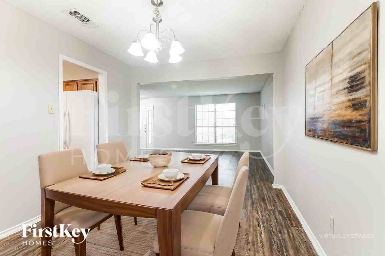 1403 Bradford Pl - Photo 5 of 19
