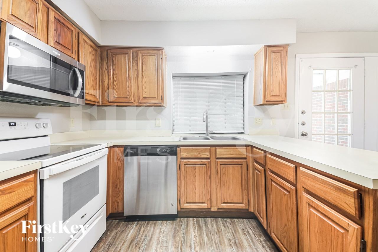 1403 Bradford Pl - Photo 6 of 19