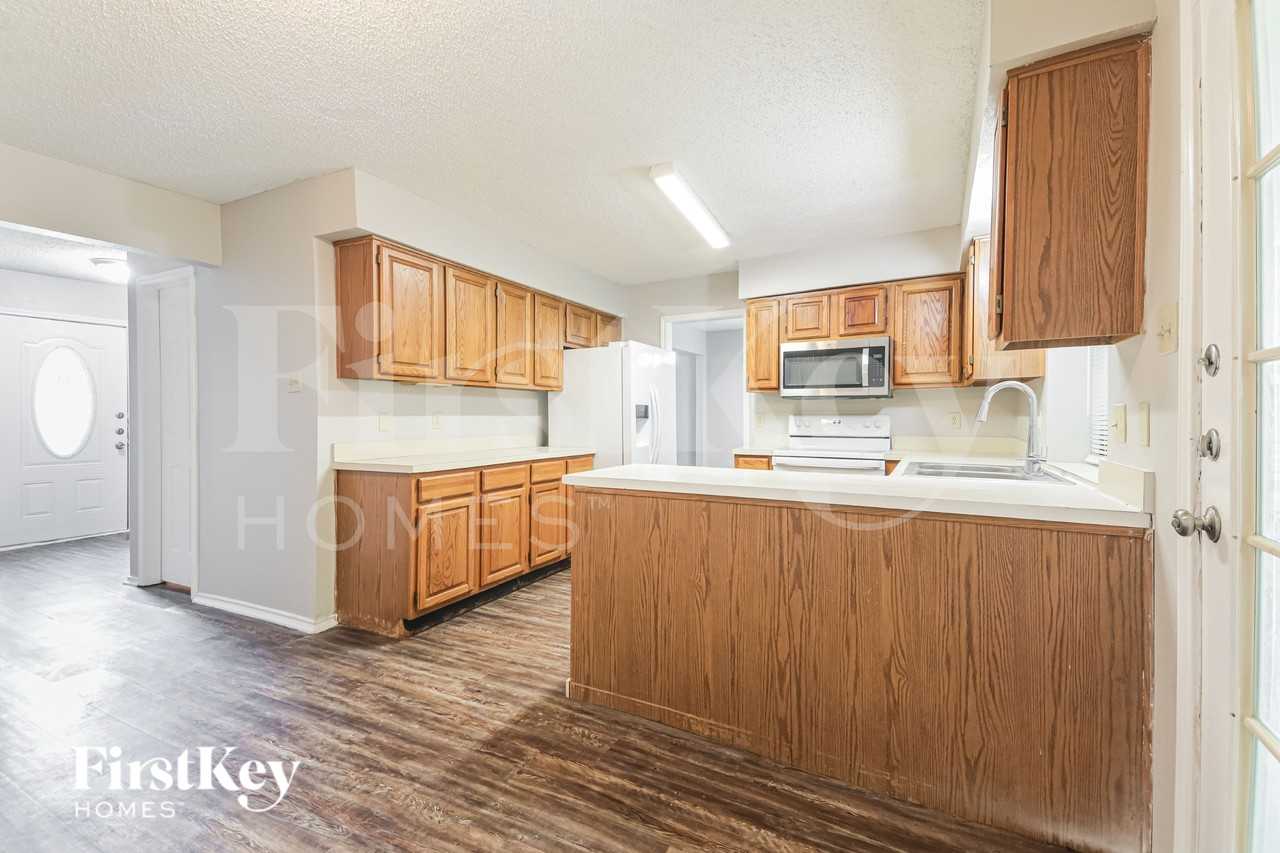 1403 Bradford Pl - Photo 7 of 19