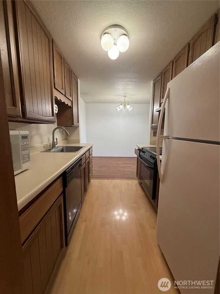 12035 32nd Ave Ne ##302 - Photo 2 of 10