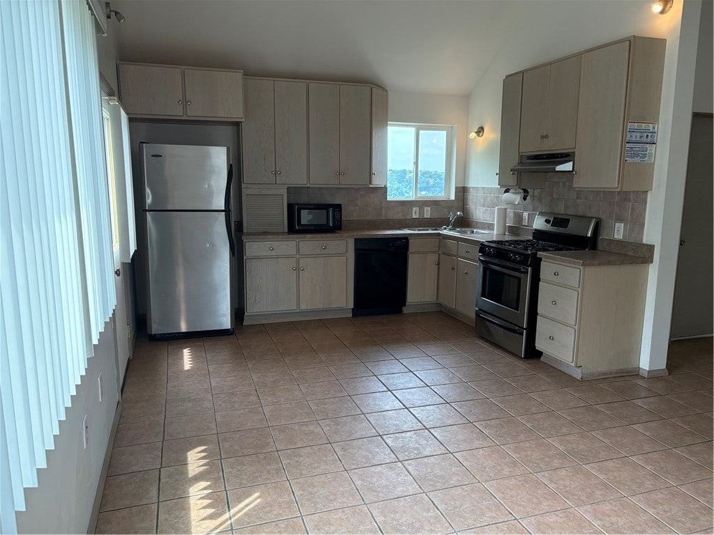 225 Tasso St - Photo 2 of 13